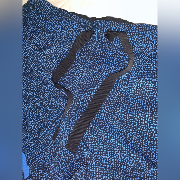 Lululemon Women’s Spring Break Away Cuffed Shorts - Picture 3 of 8